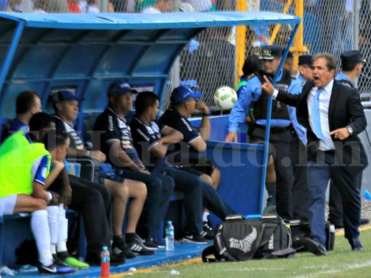 Pinto en plena acción durante el juego entre Honduras y Costa Rica por las eliminatorias al Mundial de Rusia 2018. Foto: Melvin Cubas / Grupo Opsa.