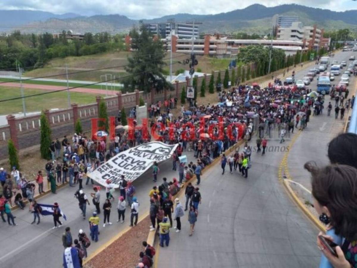 Estudiantes exigen salida del presidente Juan Orlando Hernández