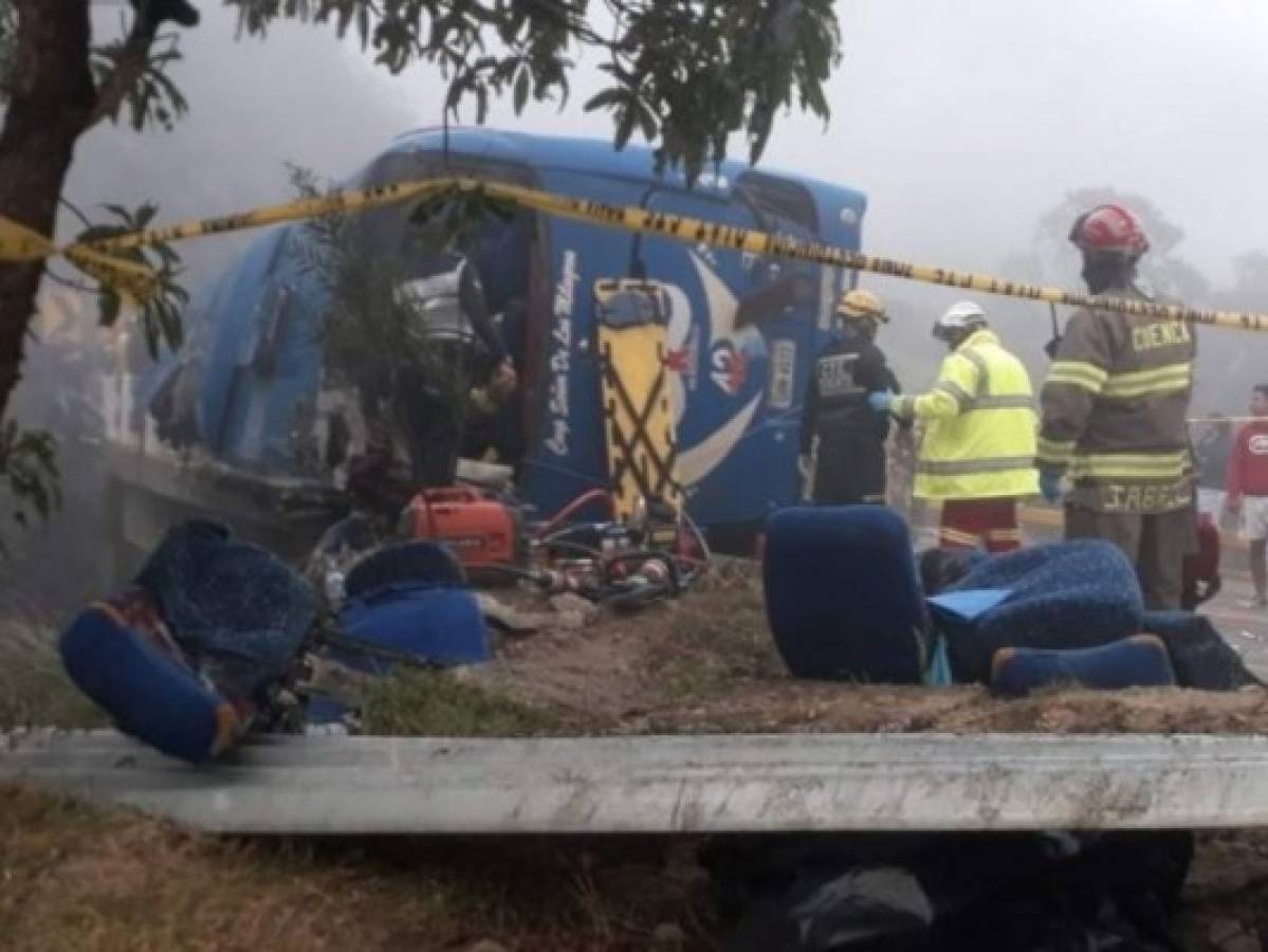 Mueren 12 hinchas del Barcelona de Ecuador en accidente de autobús