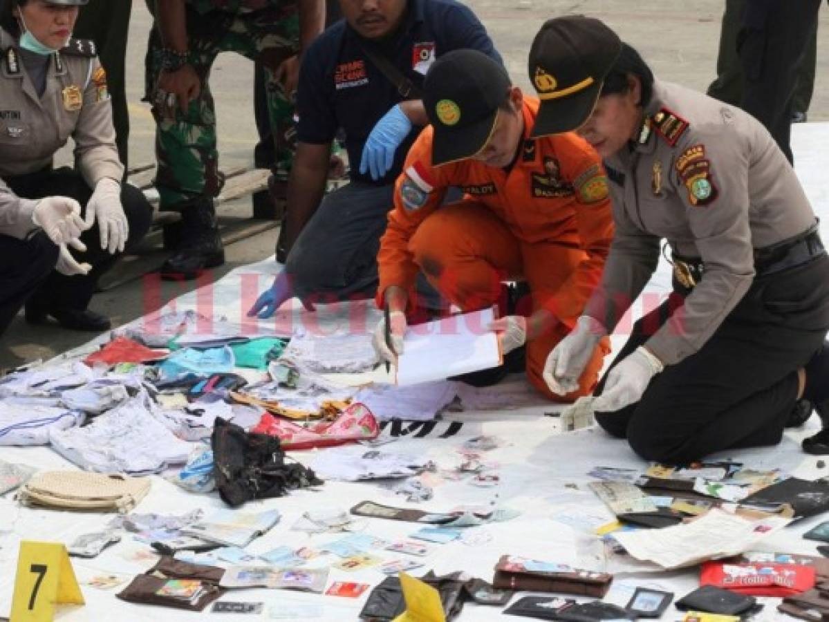 Identifican a víctimas de accidente aéreo en Indonesia