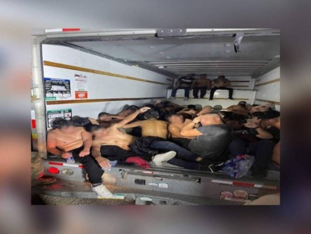 Dentro de un camión y a punto de morir por el calor rescatan a 33 migrantes en Texas