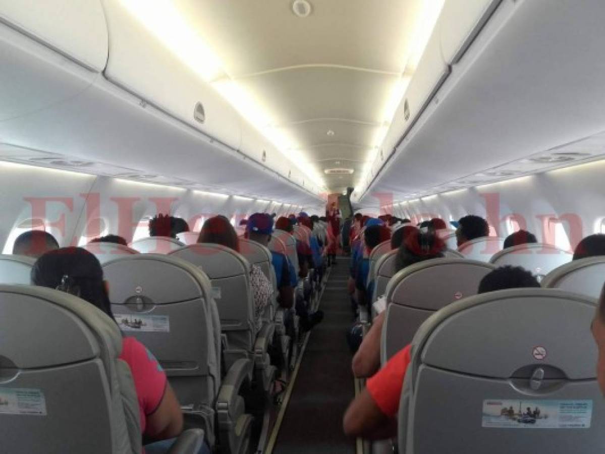 El Ñangui Cardona 'le hizo el viaje' a los seleccionados de Honduras en el avión rumbo a México