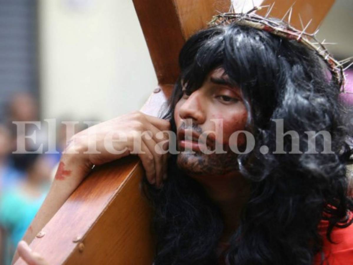 Semana Santa 2017: Niños, jóvenes y adultos cargaron su cruz en vía crucis  