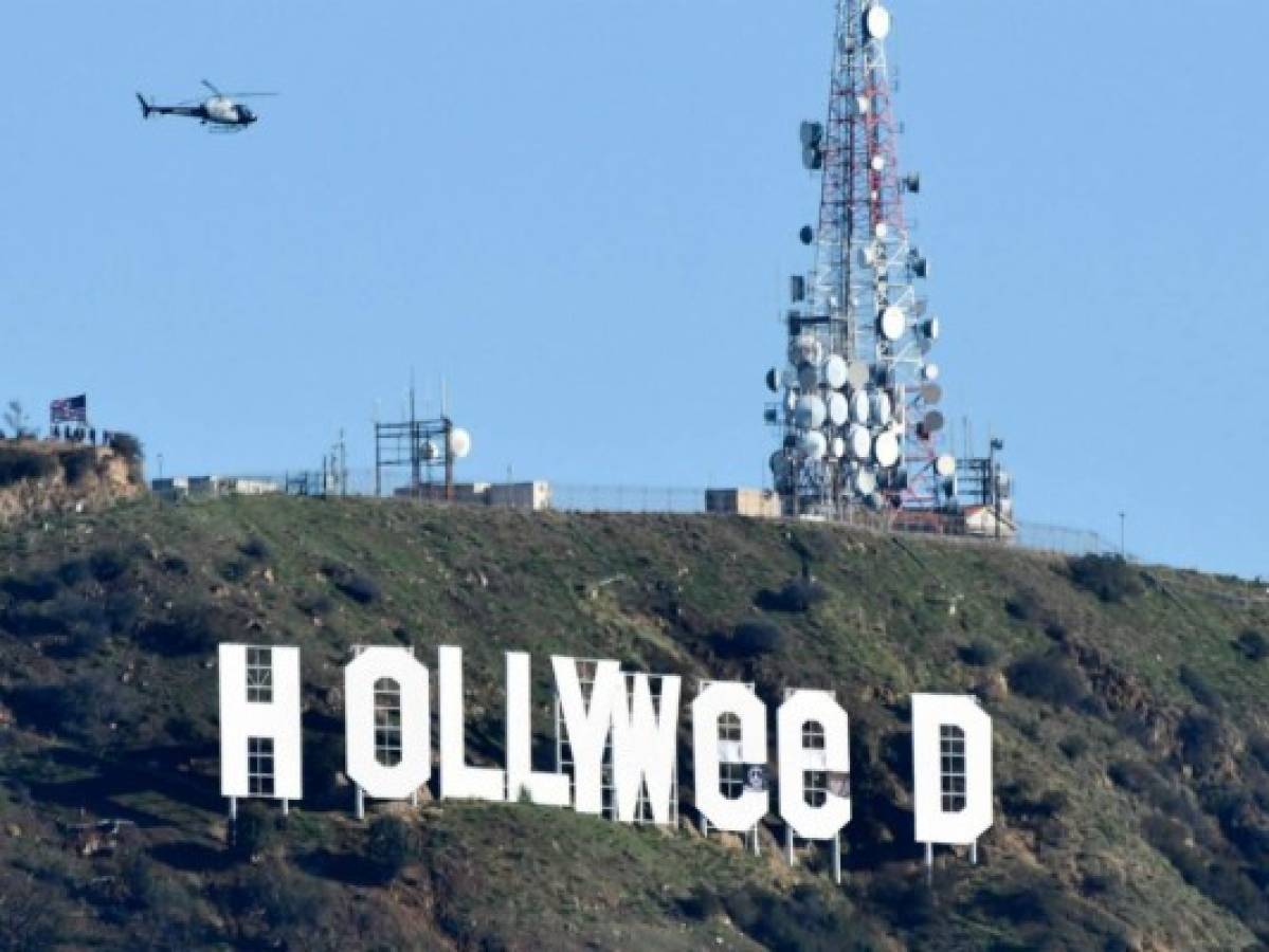 Broma de Año Nuevo: Vandalizan letrero de Hollywood y se viraliza en las redes