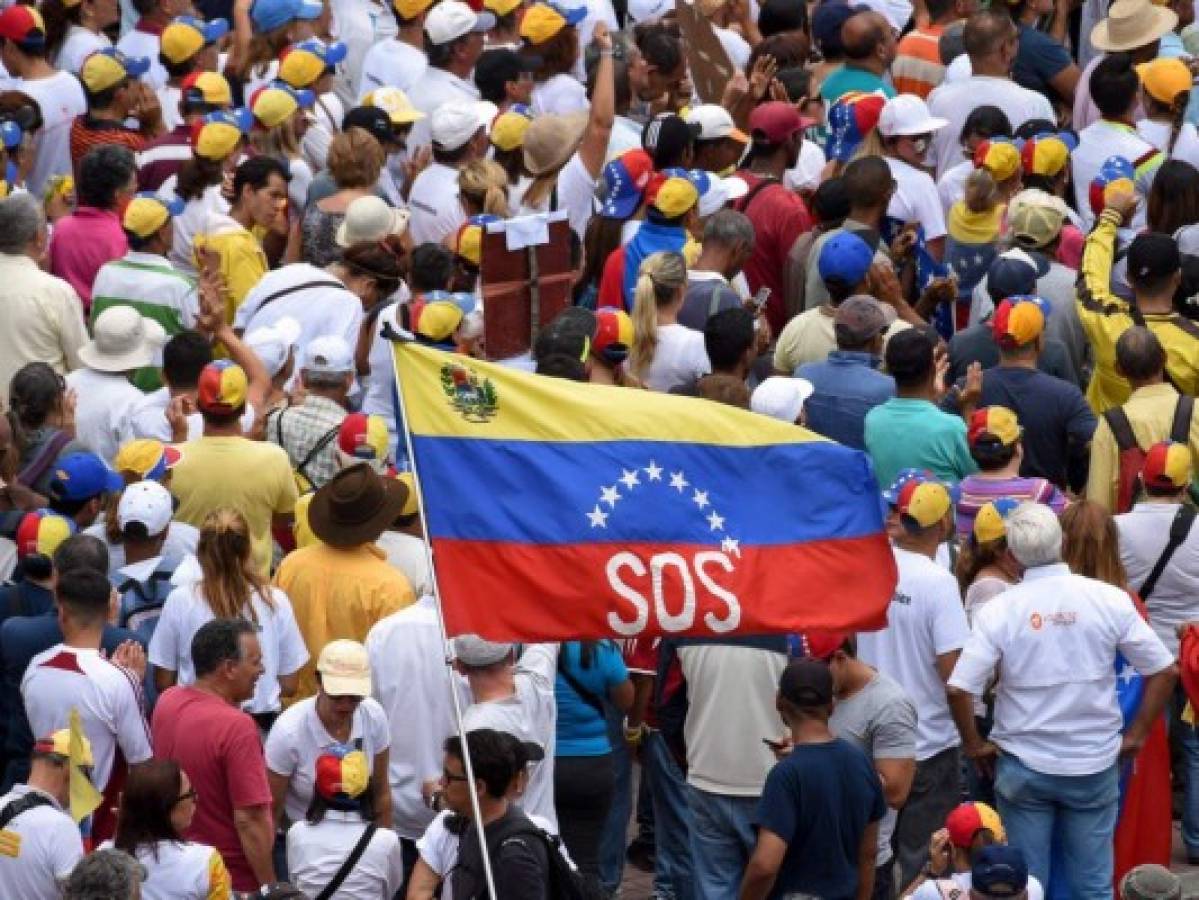 Opositores venezolanos empiezan a concentrarse en repudio a la ofensiva de Maduro