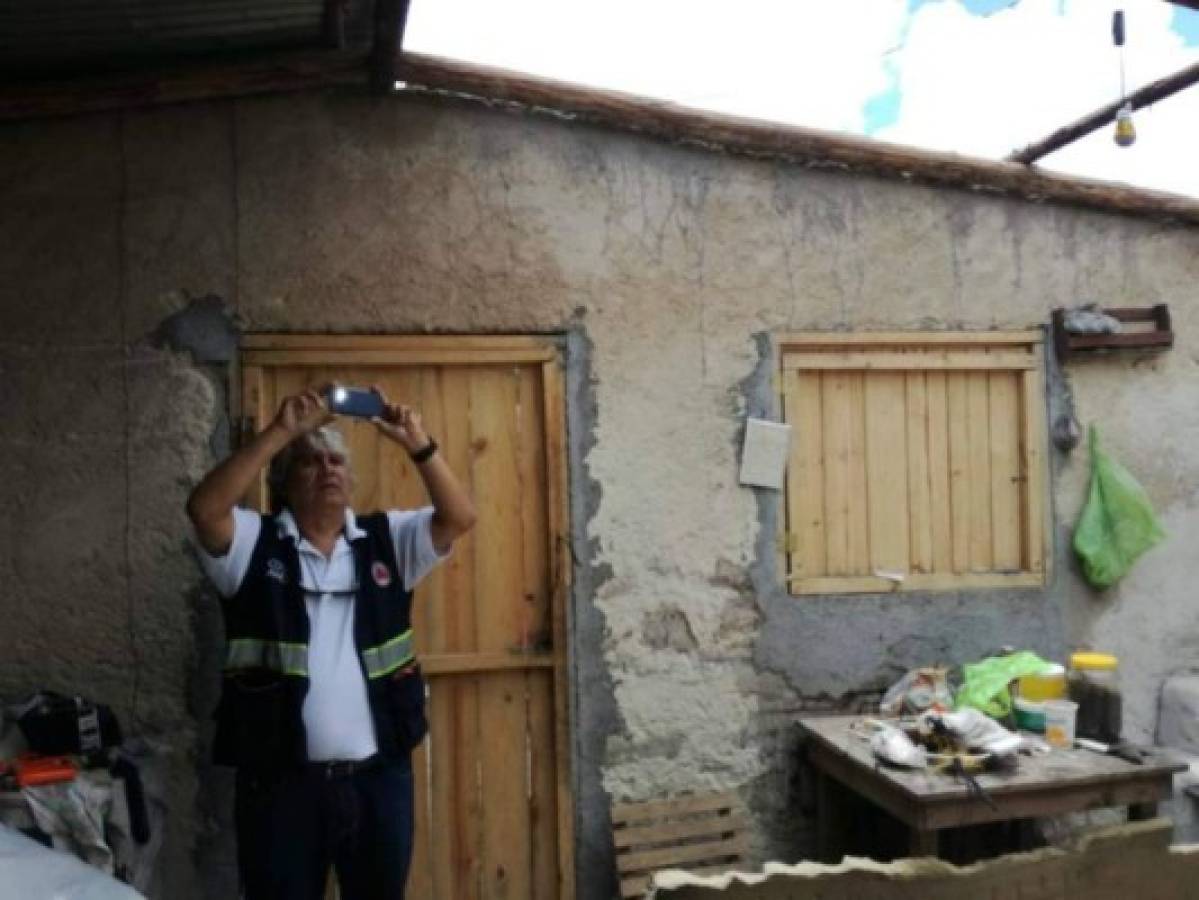 Casas sin techos y árboles caídos por lluvia en Amarateca