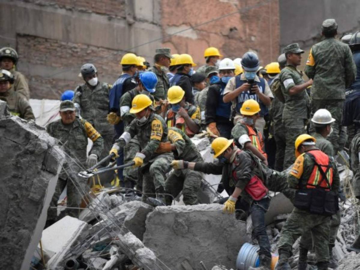 México busca sin descanso sobrevivientes tras devastador terremoto
