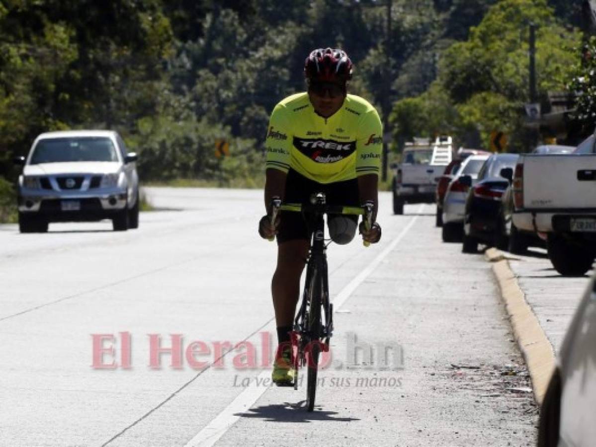 Reina ha logrado completar 90 kilómetros en bicicleta. Con frecuencia se le ve pedaleando en el Cerro de Hula, en la salida al sur de la capital. Su próximo reto es participar en la Vuelta Ciclística de EL HERALDO. Foto: David Romero / EL HERALDO.