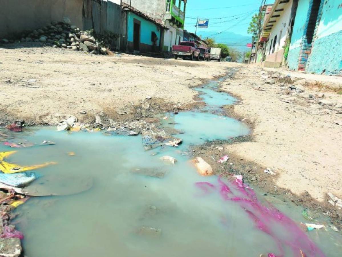 Agua contaminada consumen pobladores de Yarumela, La Paz