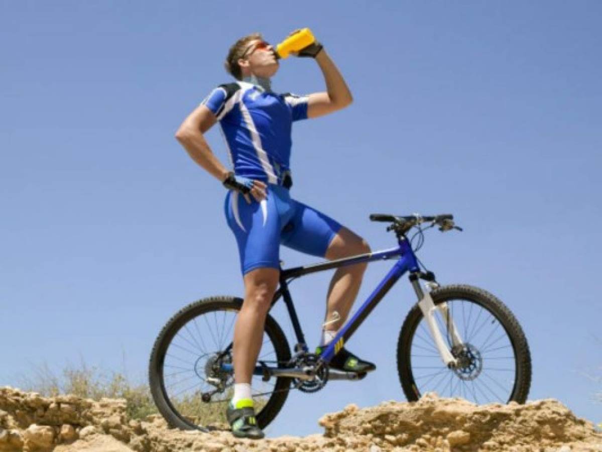 ¿Qué sucede en tu cuerpo cuando te deshidratas en una prueba ciclística?