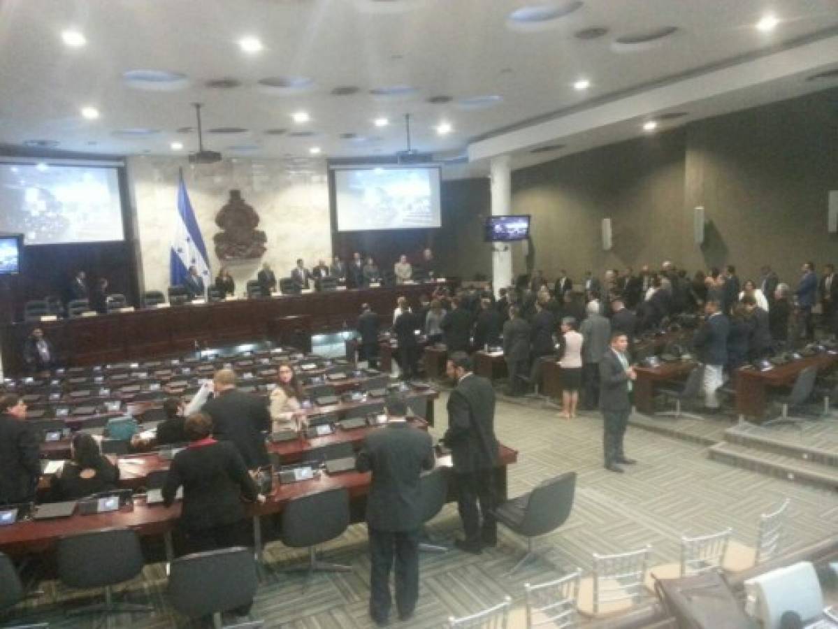 Comisión depuradora rinde cuentas ante directivos del Congreso Nacional