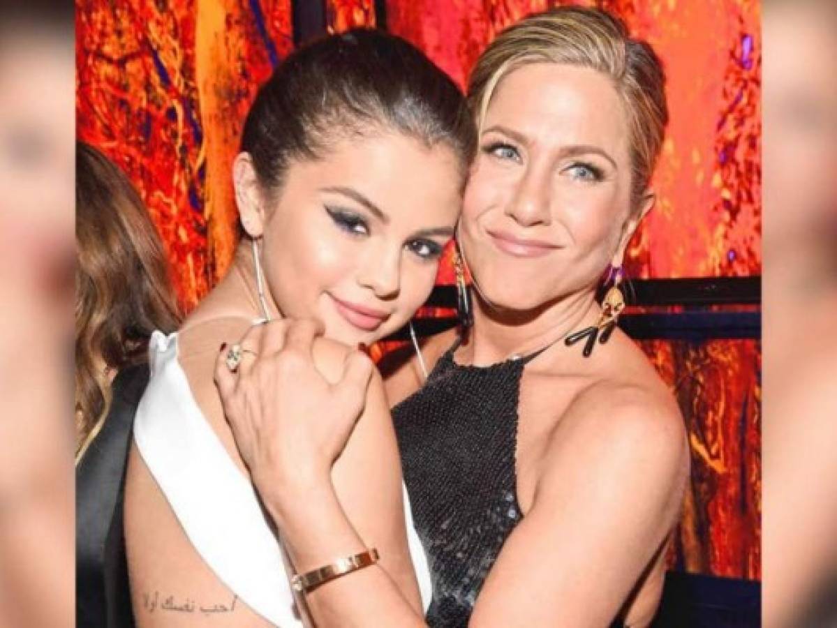 Jennifer Aniston molesta por supuesta relación de su ex con Selena Gómez