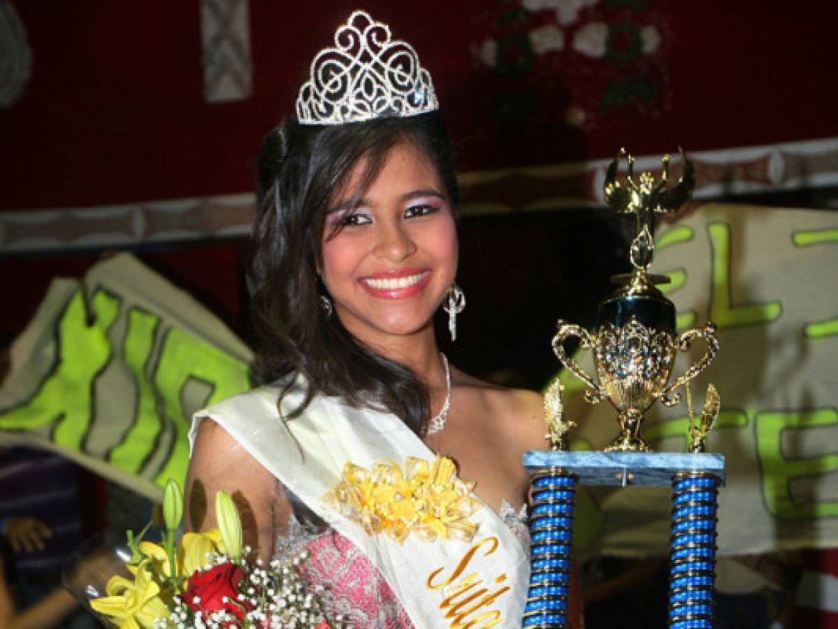 Xiomara Ortiz es la reina de Festinama 2012