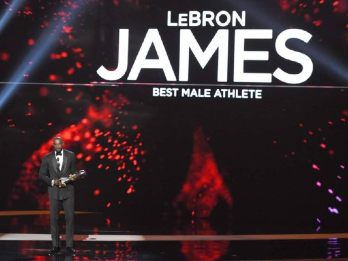 LeBron es elegido como atleta masculino del año