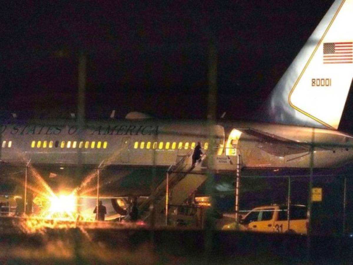 Avión en que viajaba Pence vuelve a tierra tras sufrir incidente con ave