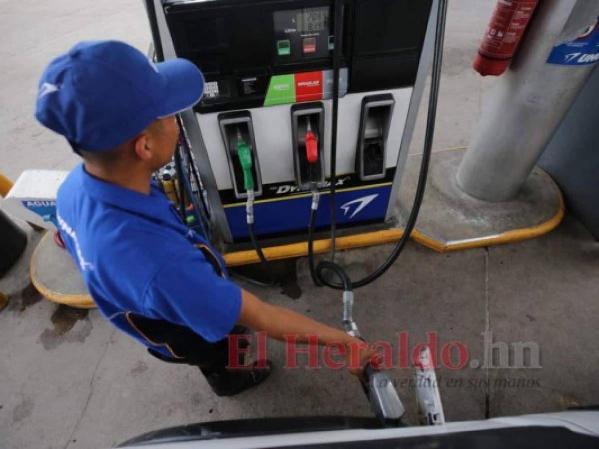 Los combustibles bajarán más de 50 centavos el lunes en Honduras