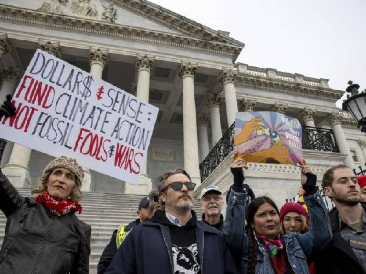 Arrestan a Joaquin Phoenix durante protesta en Washington