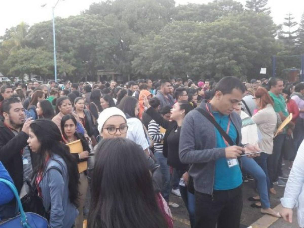 Más de 16 mil docentes concursan por una plaza en Honduras