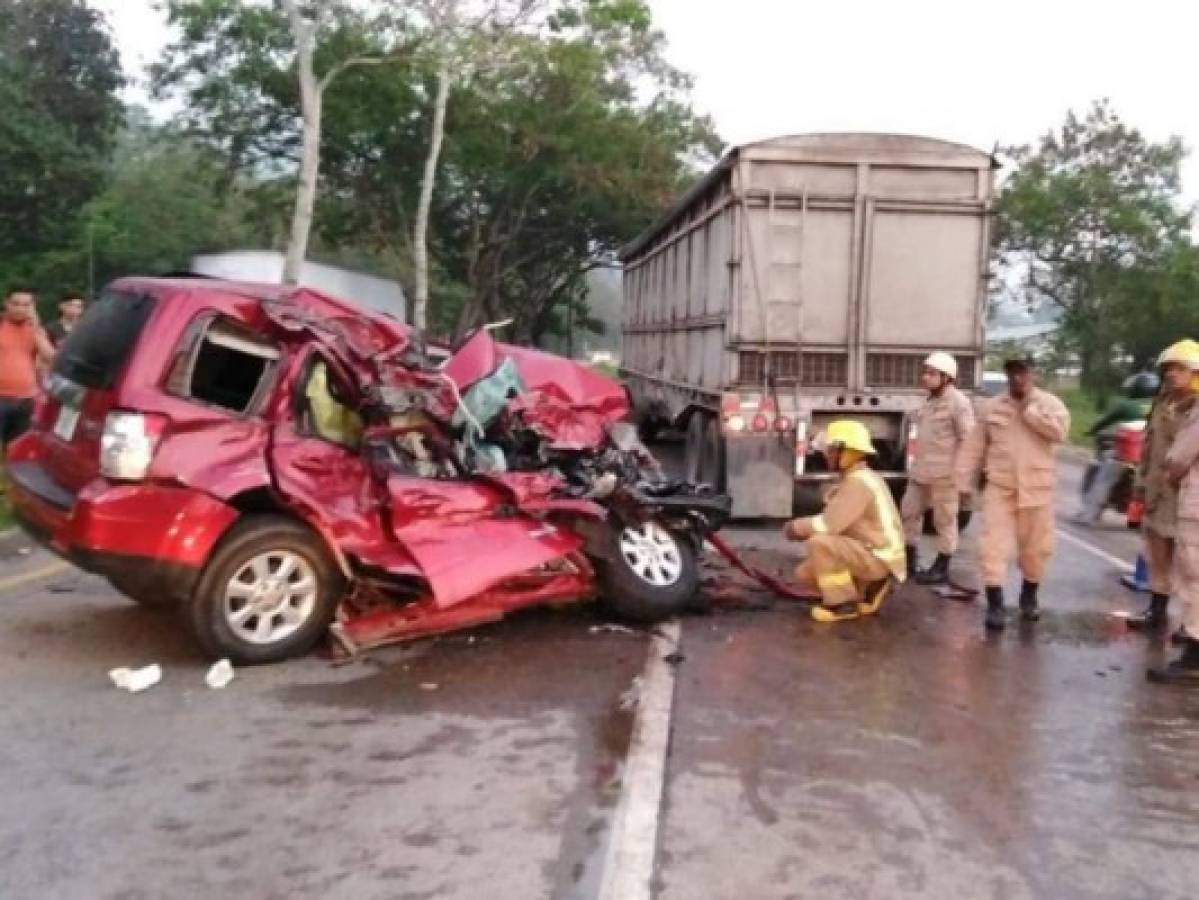 Colisión de rastra con una camioneta deja dos fallecidos en San Pedro Sula