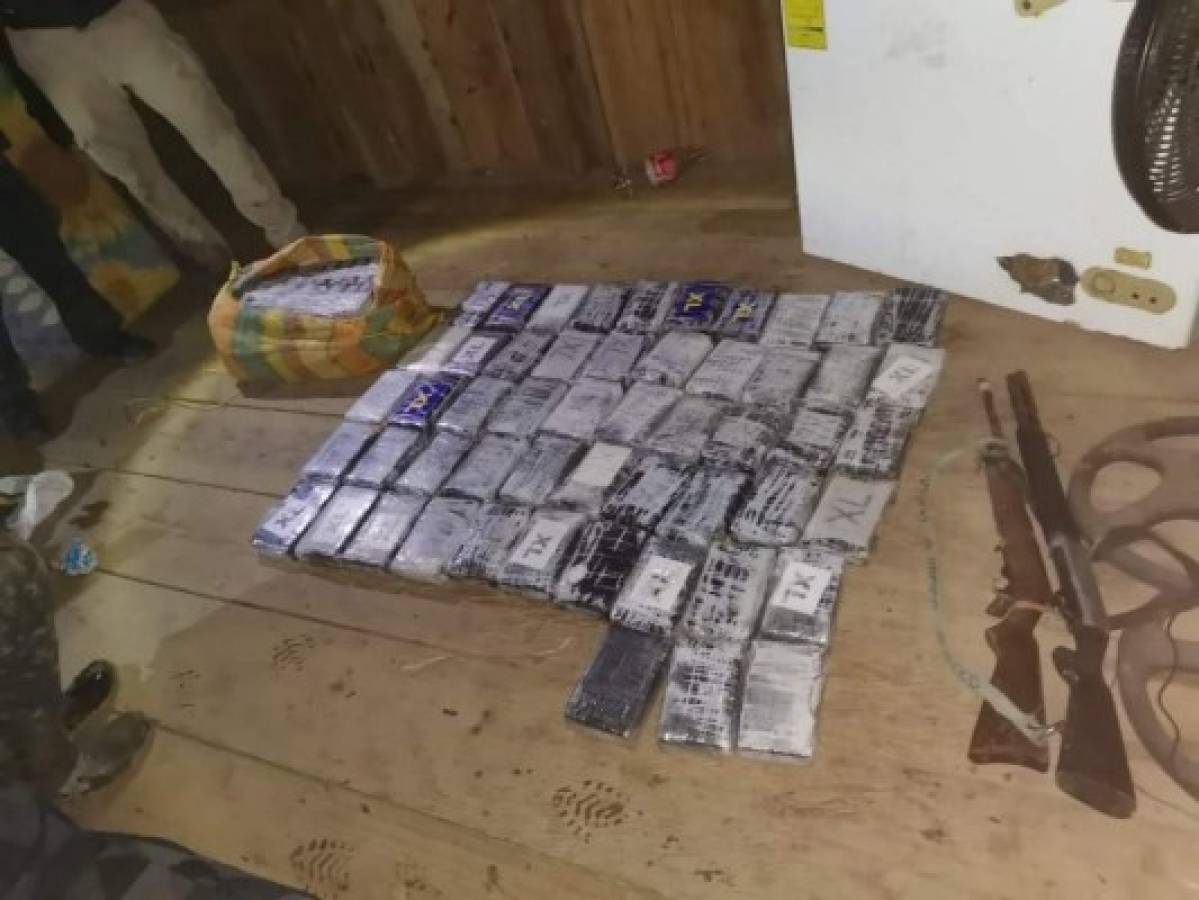 Decomisan 73 kilos de cocaína durante un allanamiento en Brus Laguna