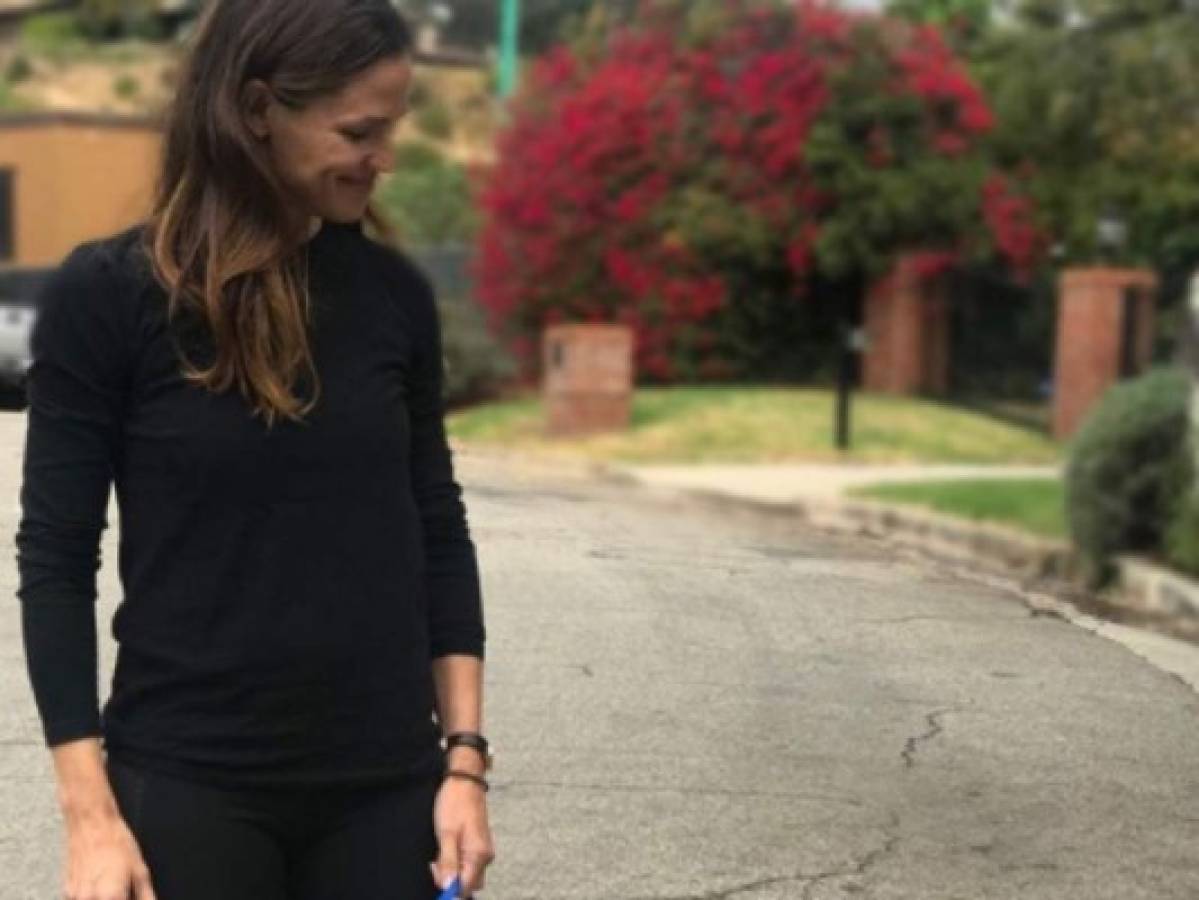 FOTOS: Jennifer Garner tiene una gallina de mascota