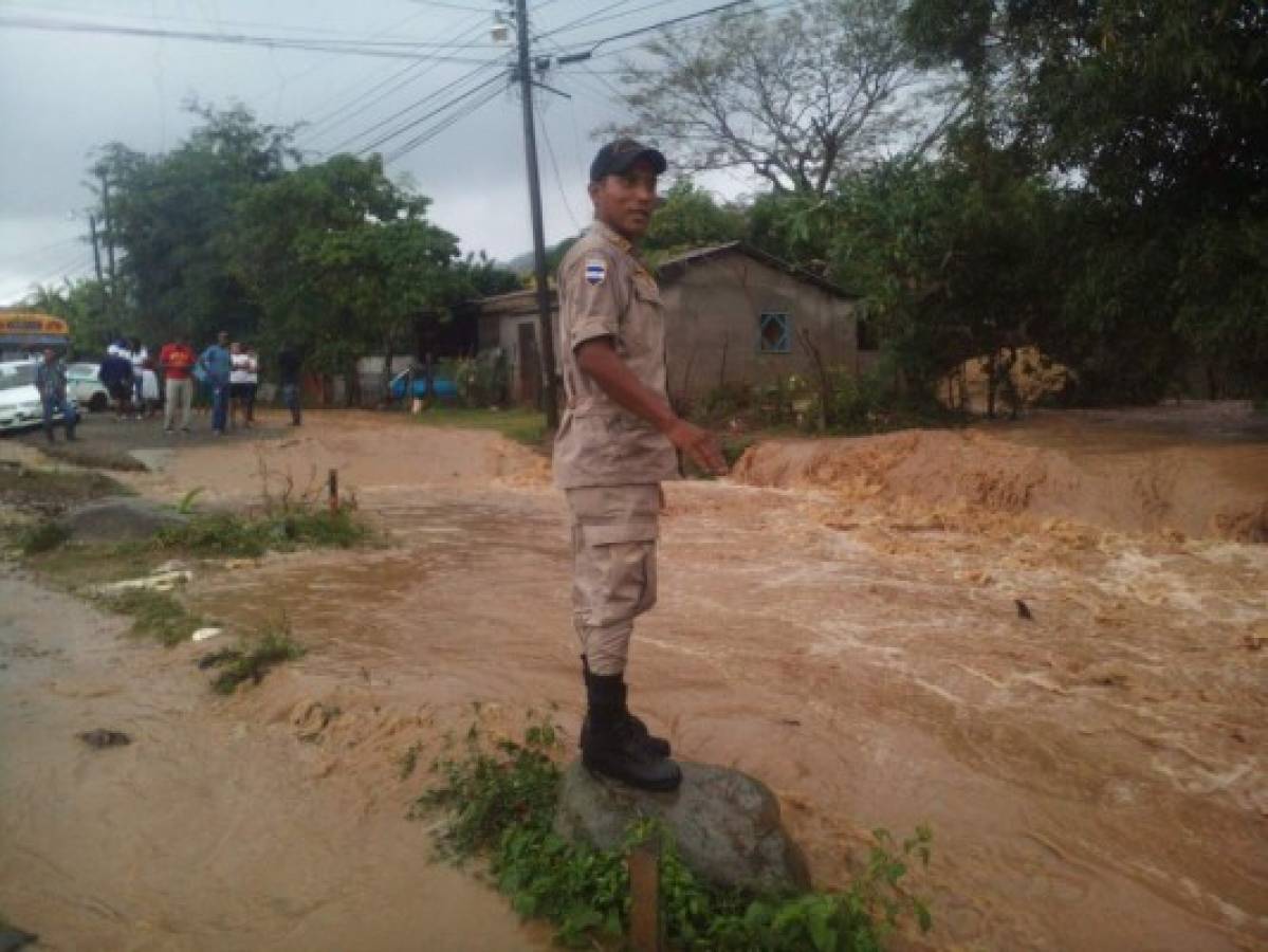 Lluvias y vientos deja desplazamiento de frente frío  