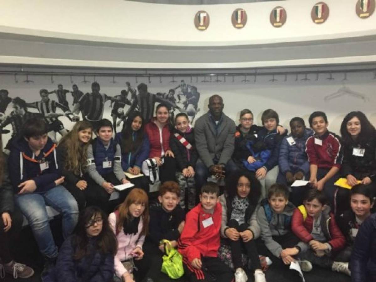 David Suazo comparte charlas contra el racismo a niños en el Inter de Milán de Italia