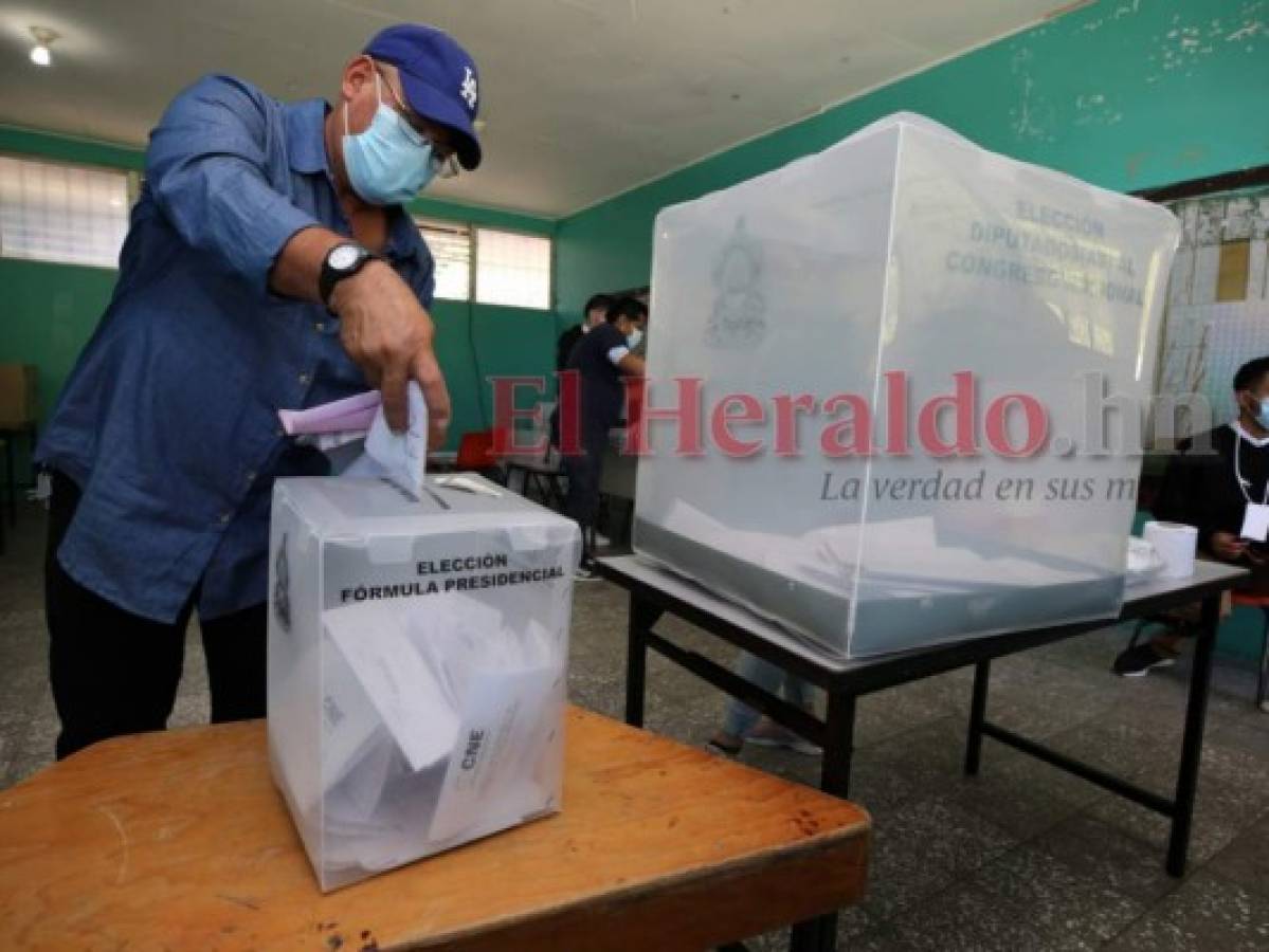 Distanciamiento y bioseguridad en centro de votación de San Juancito