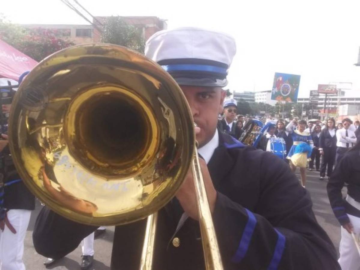 Bandas de institutos de Tegucigalpa deleitan con dinámicos ritmos en Día de Independencia de Honduras