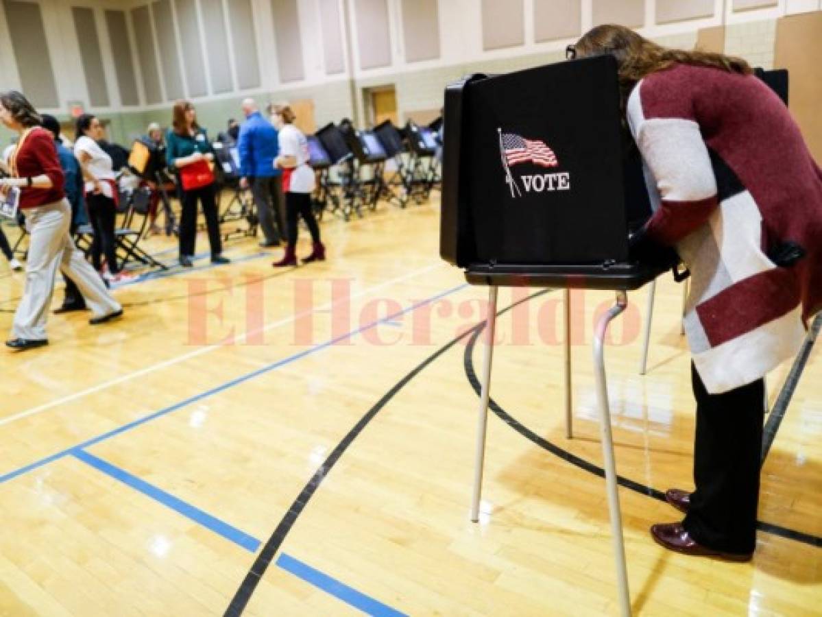 Un Estados Unidos dividido vota en comicios de medio mandato llenos de expectación