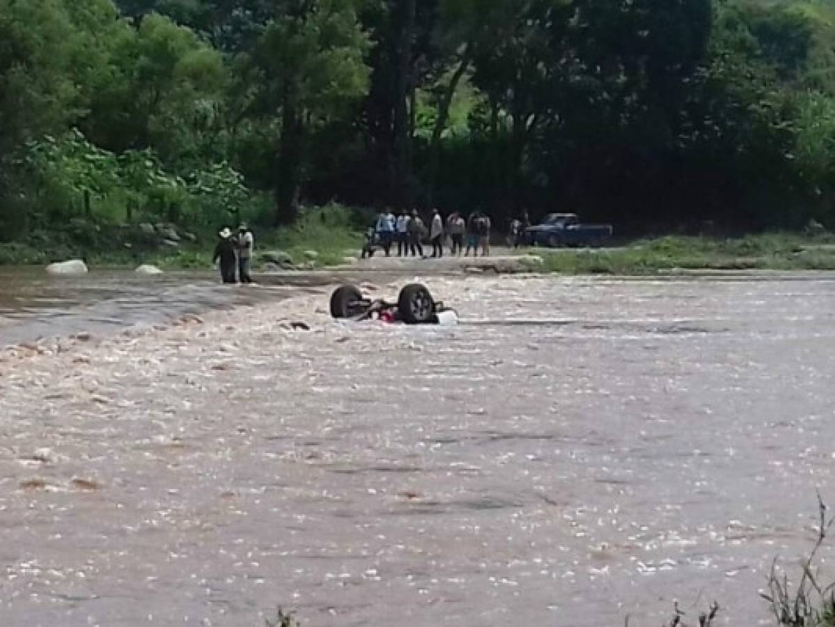 Una persona muerta tras volcamiento de carro en río Choluteca