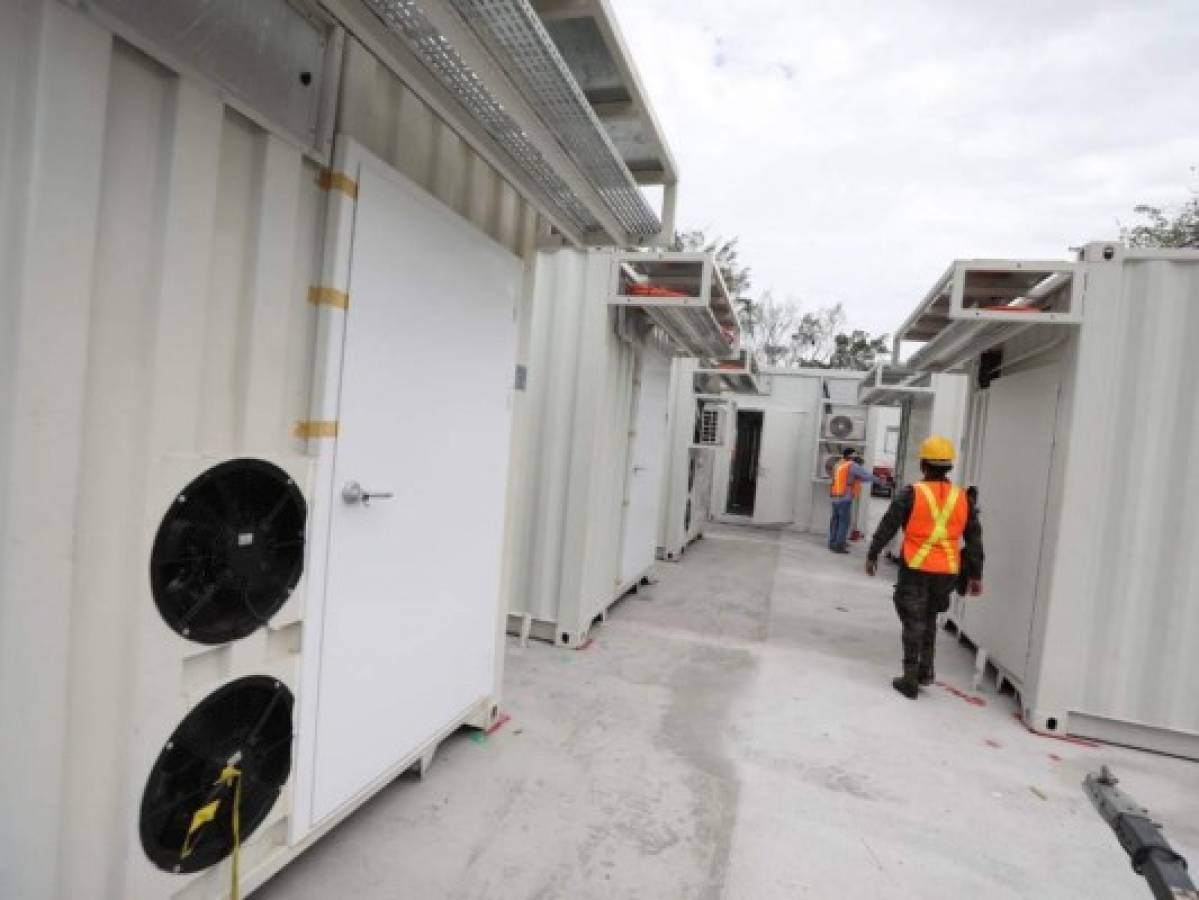 Una vez instalados en el lugar, los módulos son conectados entre sí y se realiza las instalaciones eléctricas y de agua.