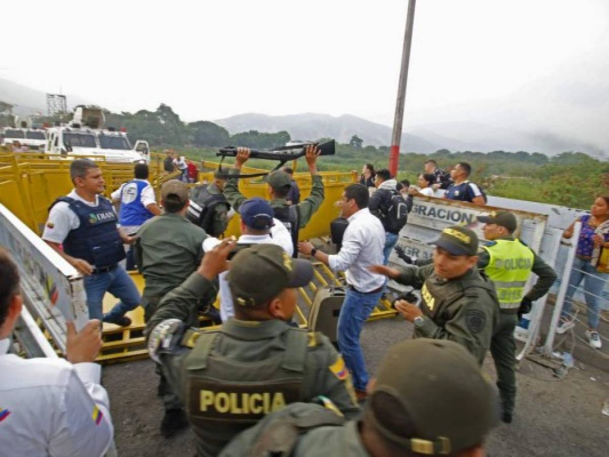Venezuela: Más de 100 policías y militares desertaron y cruzaron a Colombia
