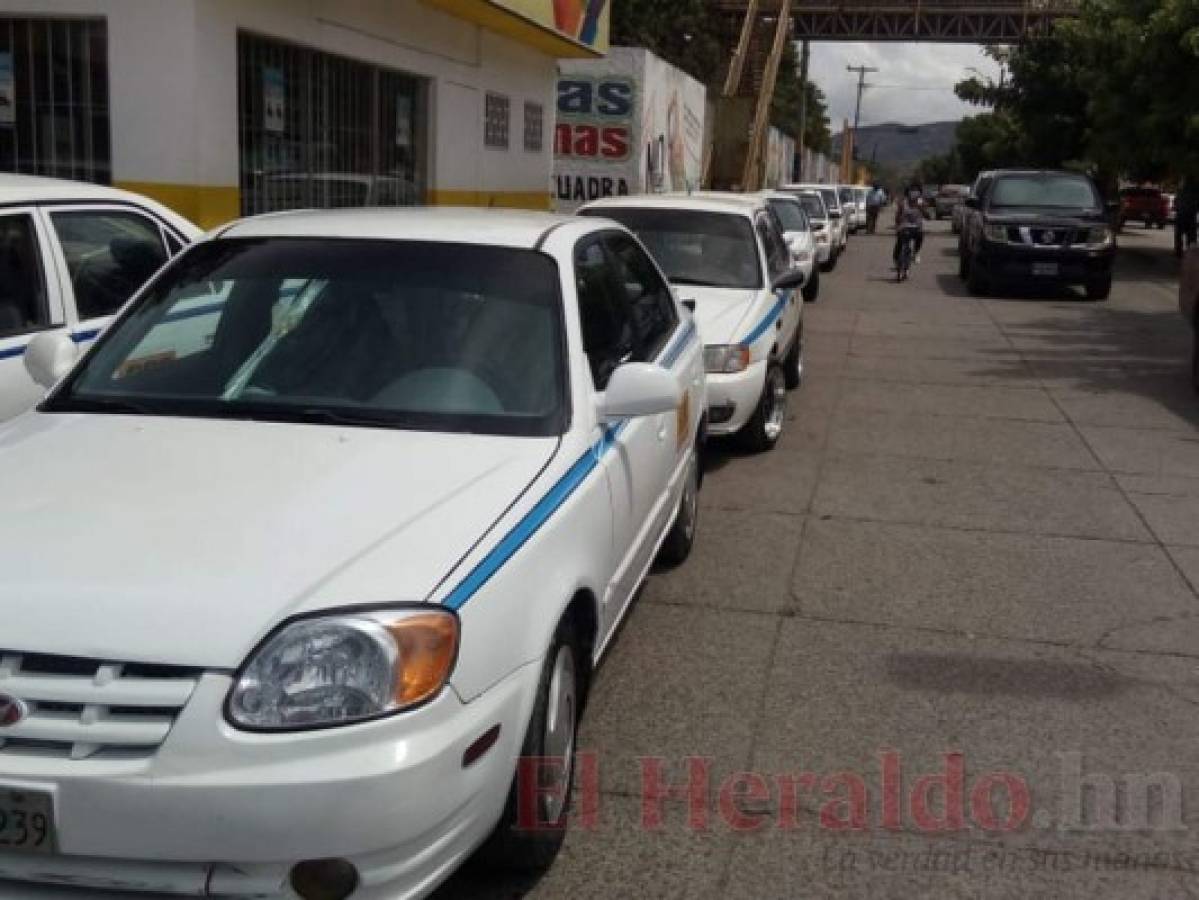 Taxistas de Comayagua protestan para que los dejen operar a partir de este lunes