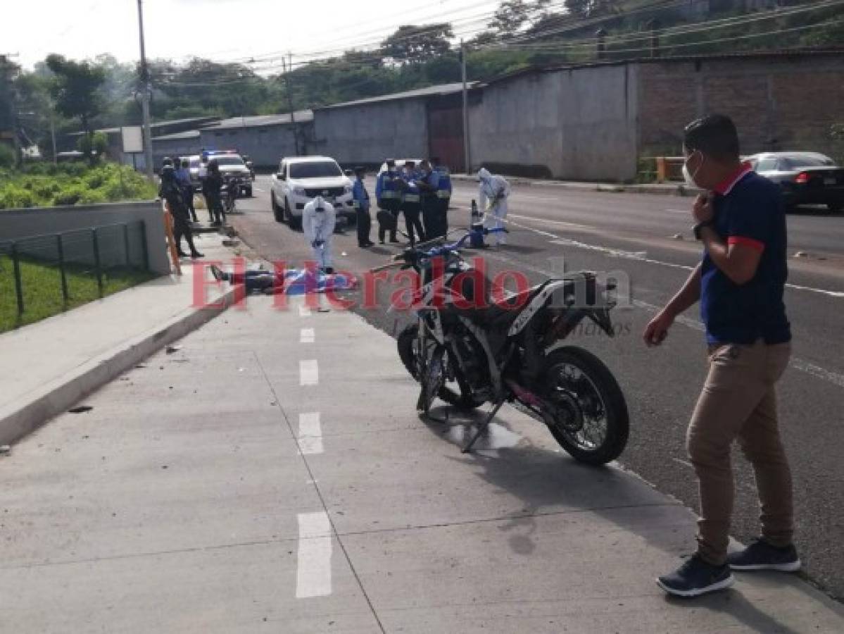 Motociclista muere tras accidentarse en colonia Roble Oeste