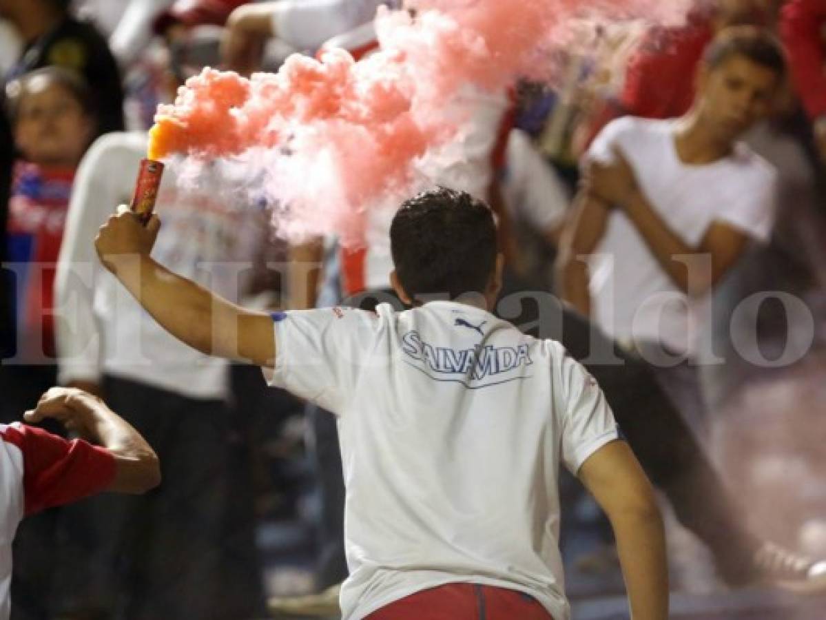 Barra que apoya a Olimpia burla los seis anillos de seguridad de la Policía