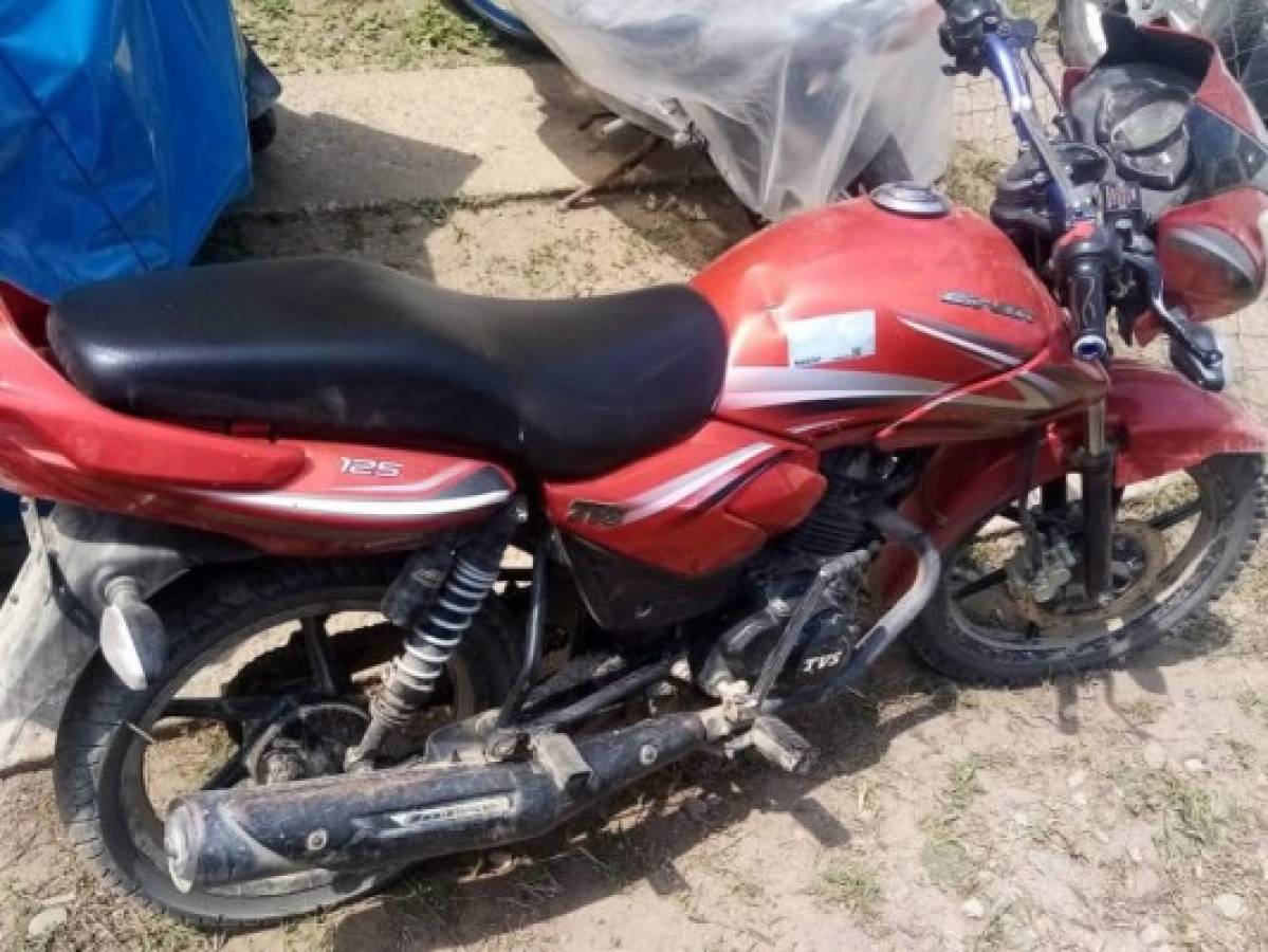 Con dos motos robadas atrapan a integrante de banda delictiva en Colón