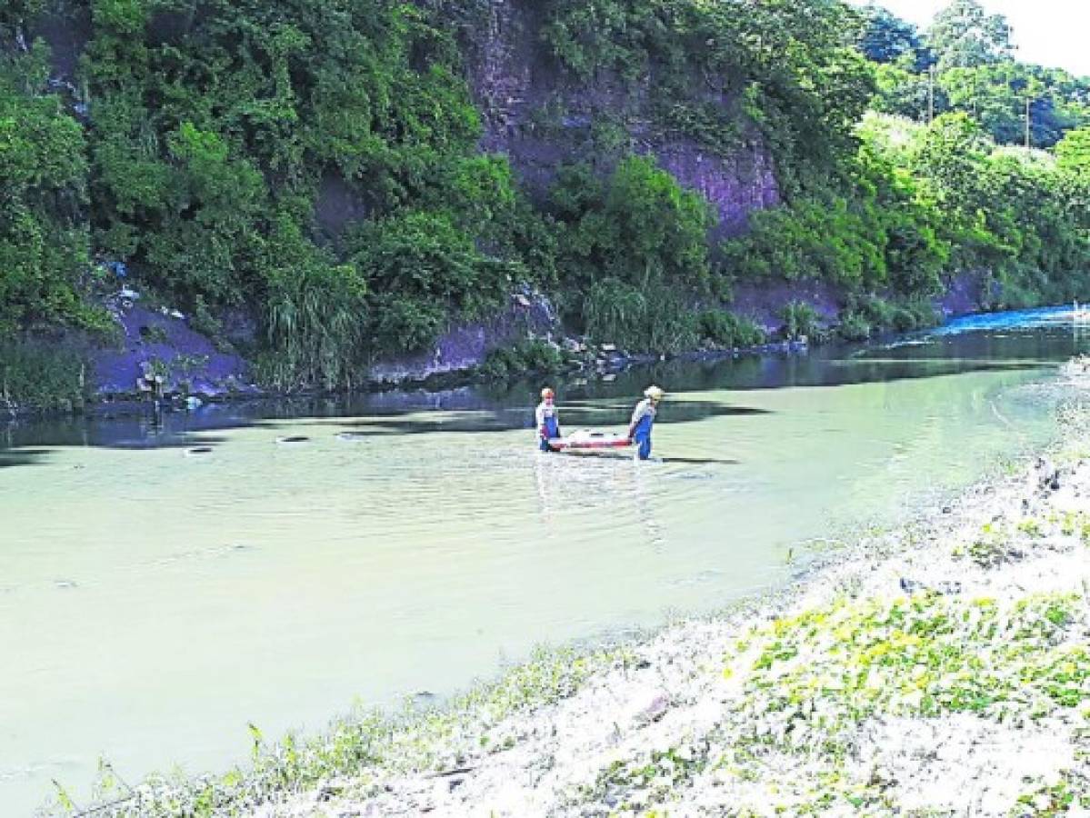 Hallan cadáver de hombre en descomposición en río Choluteca