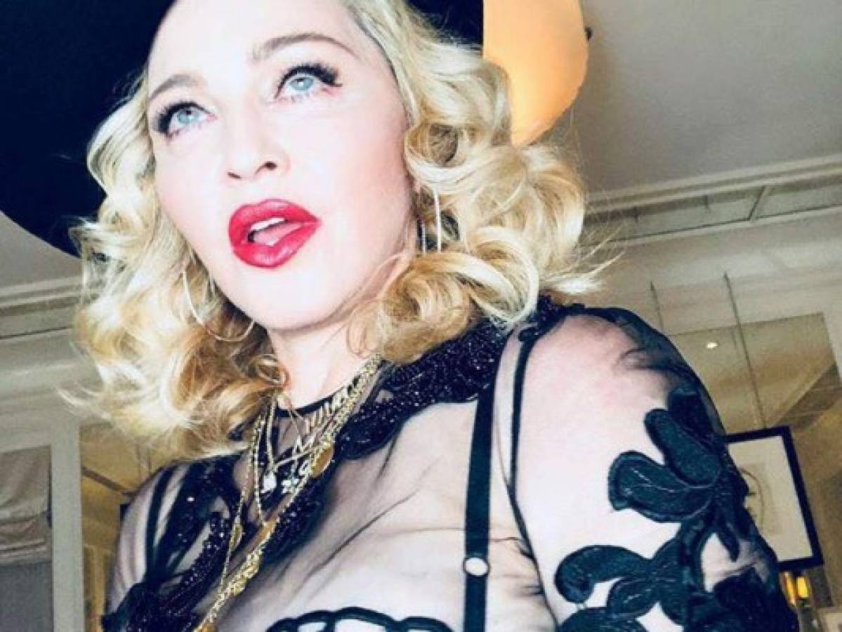 Madonna en el ojo del huracán por foto sin sostén ¿al estilo Kim Kardashian?