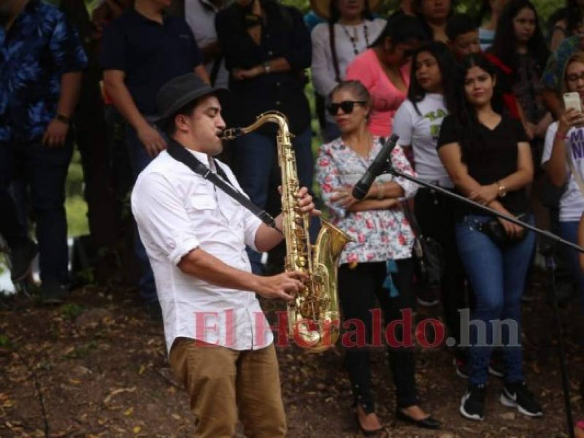 También participó el saxofonista nativo de Copán, Ángel Ortega, que demostró todo su talento al interpretar canciones populares nacionales y extranjeras.