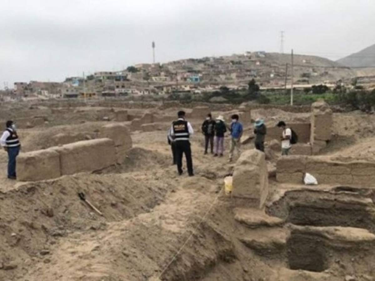 Detienen a arqueólogo y alumnos por excavar durante cuarentena en Perú
