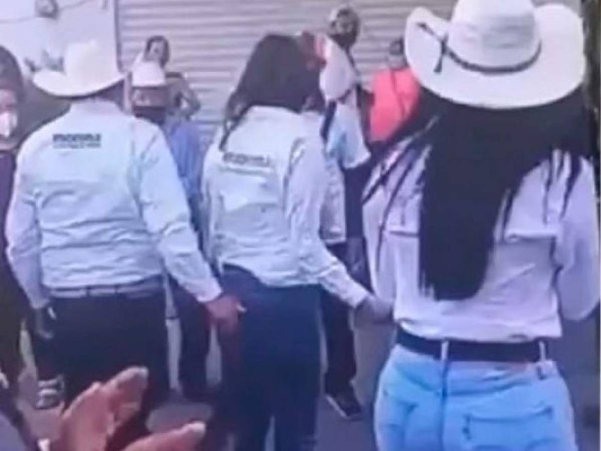 VIDEO: Captan a candidato a gobernador en México manoseando a una mujer