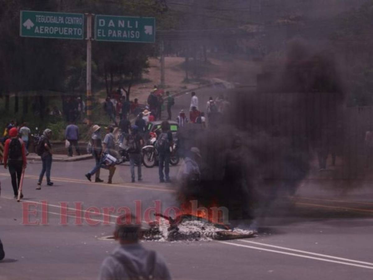 Manifestantes se toman la salida al sur de la capital de Honduras