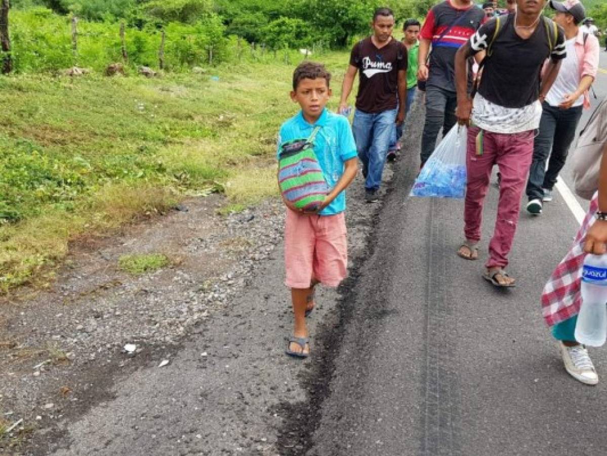 Nuevo grupo de hondureños sale de la zona sur para unirse a caravana migrante