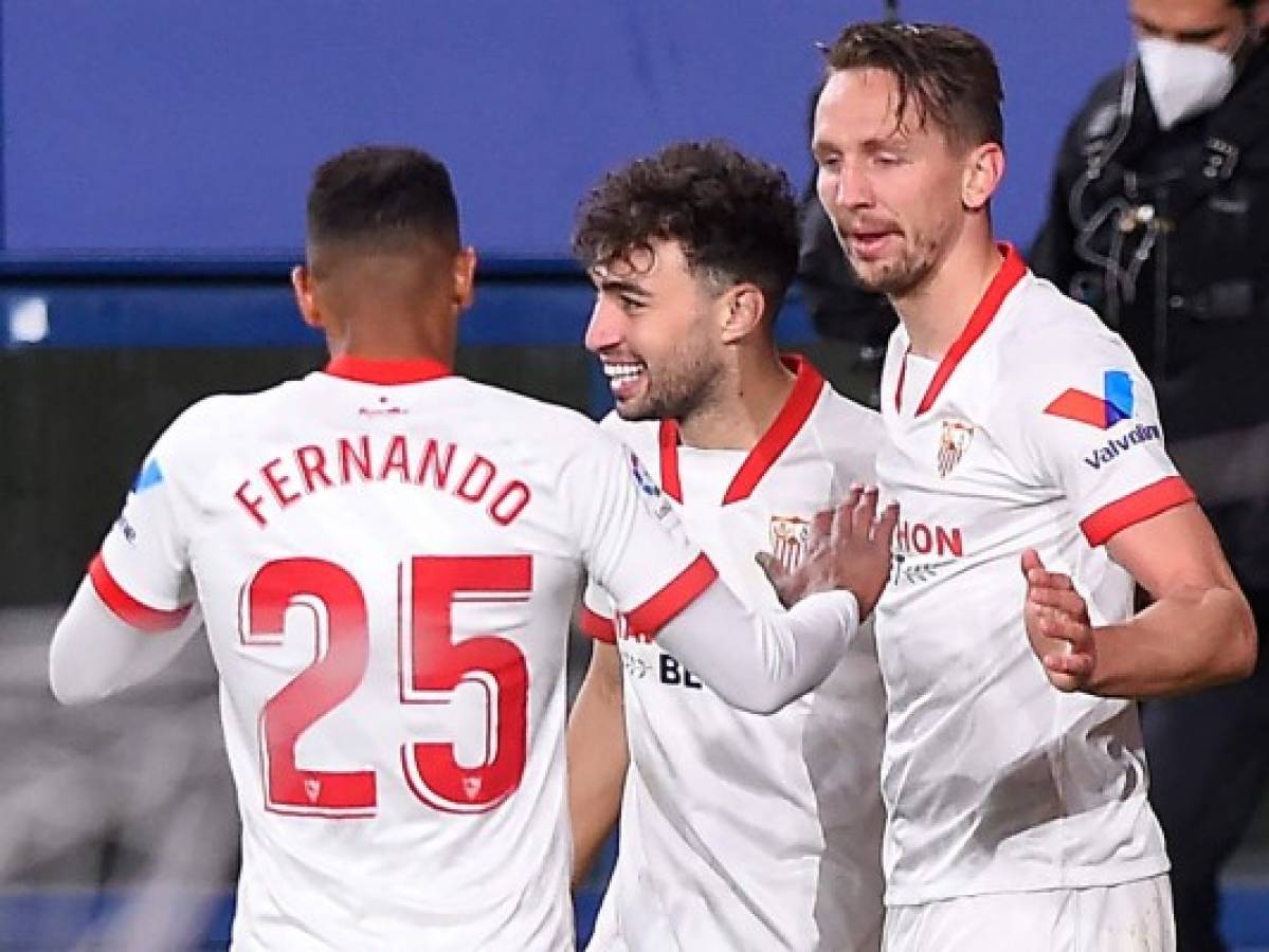 El Sevilla vence cómodamente a Osasuna y supera al Barcelona