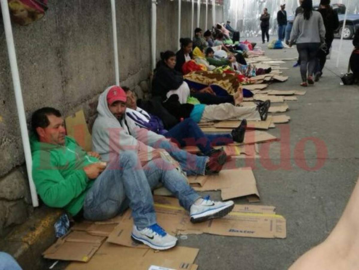 El frío y el hambre quebrantan las fuerzas de los hondureños en el Hospital Escuela