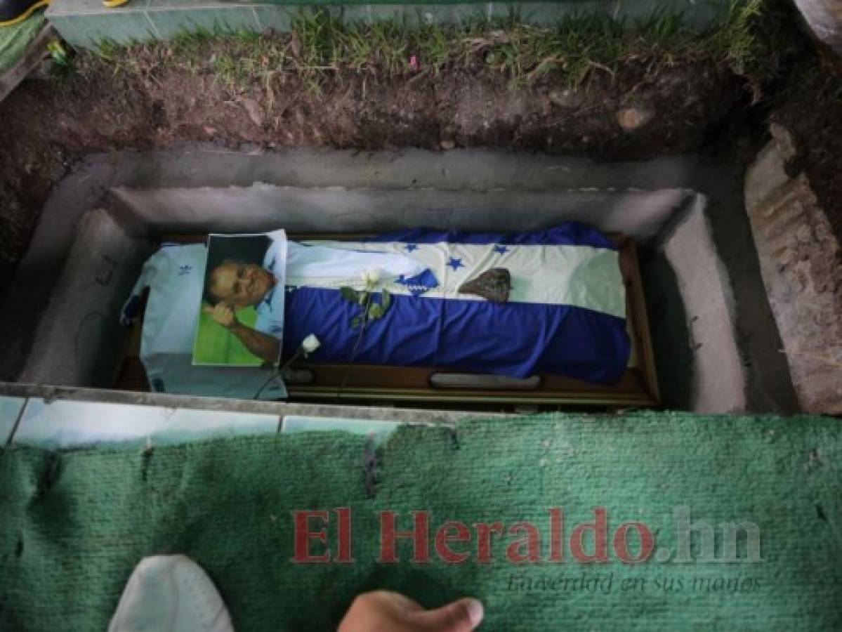 Así fue sepultado el técnico más querido de Honduras. Foto: David Romero | EL HERALDO