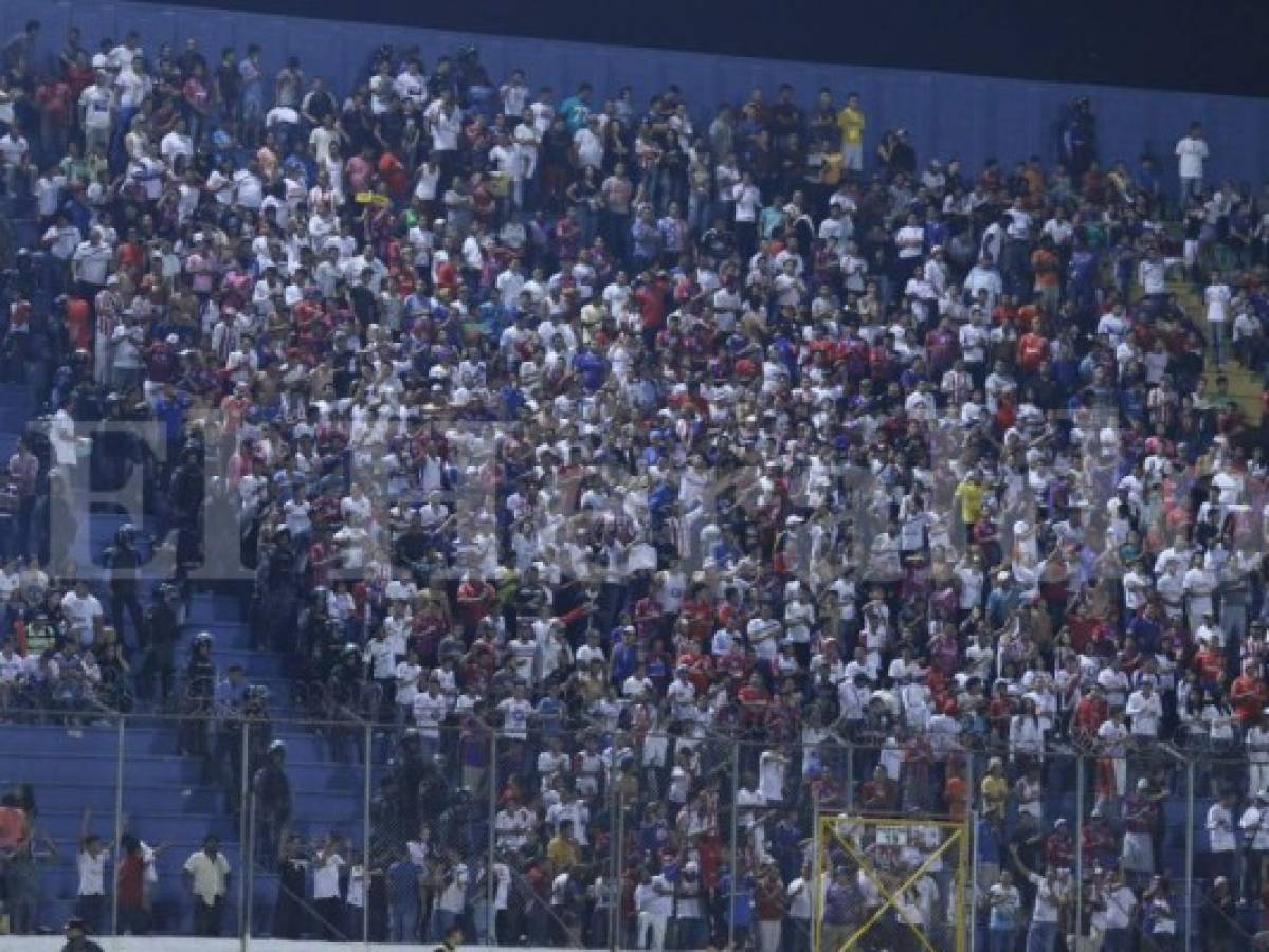 Barra que apoya a Olimpia burla los seis anillos de seguridad de la Policía