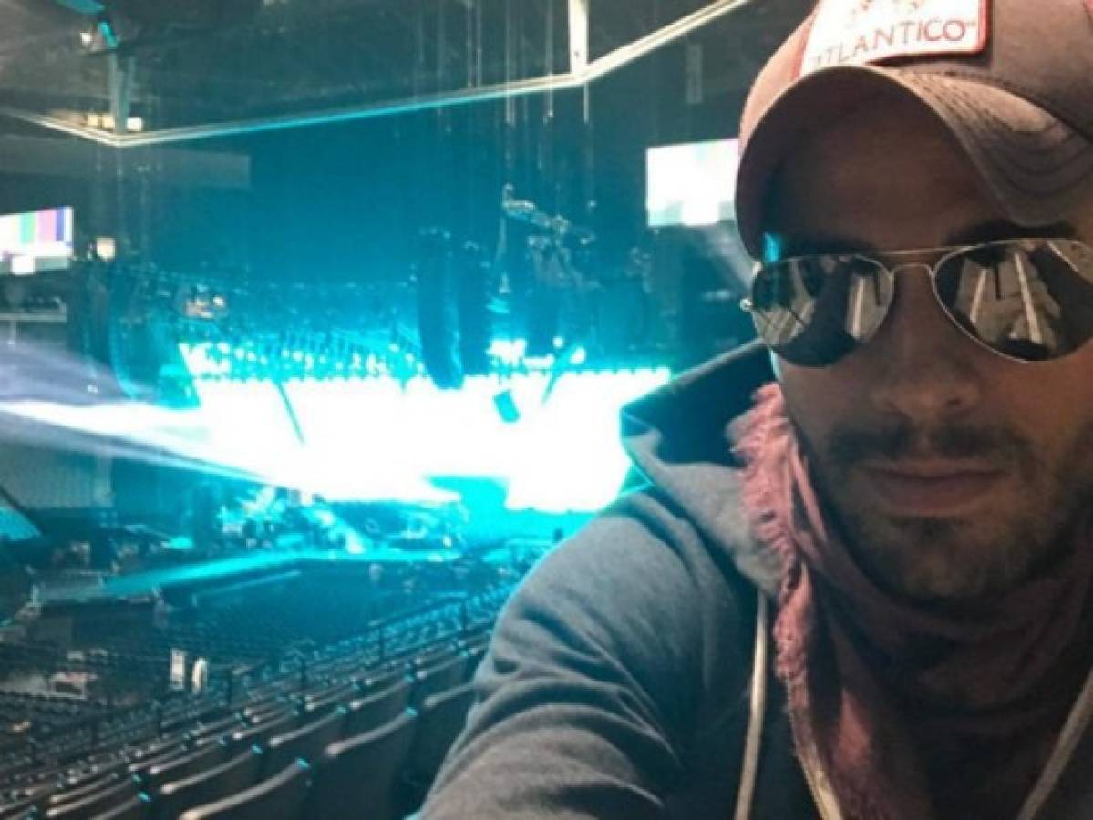 El desastroso concierto de Enrique Iglesias en España que terminó en abucheos y quejas