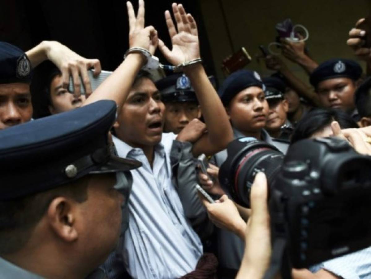 Condenan a siete años de cárcel a dos periodistas por 'vulnerar el secreto de Estado'